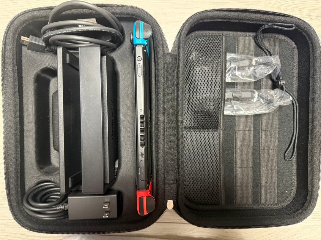 Nintendo Switch　ケース、コントローラー付き