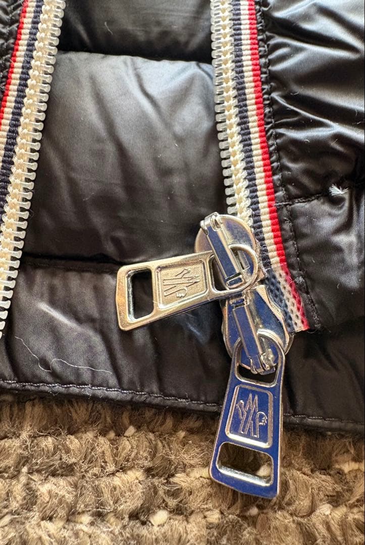 ⭐︎seromaruです⭐︎ モンクレールフード付き ダウンベスト