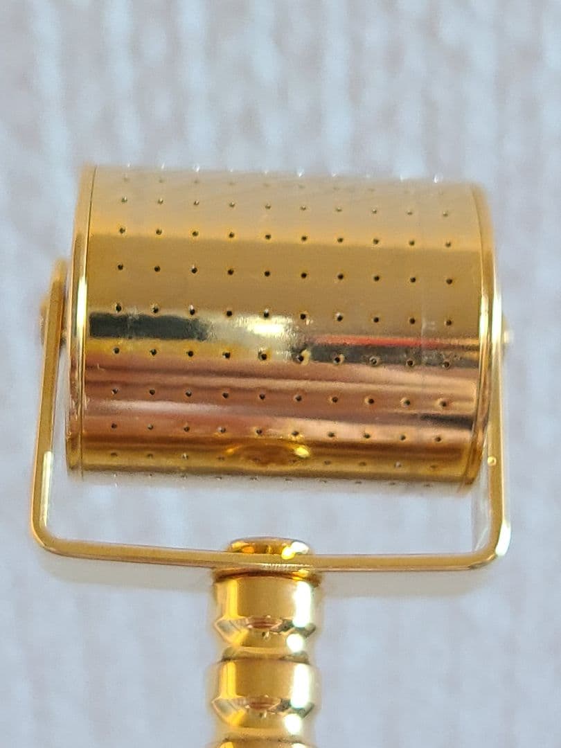 ゴールドコスメティックロール