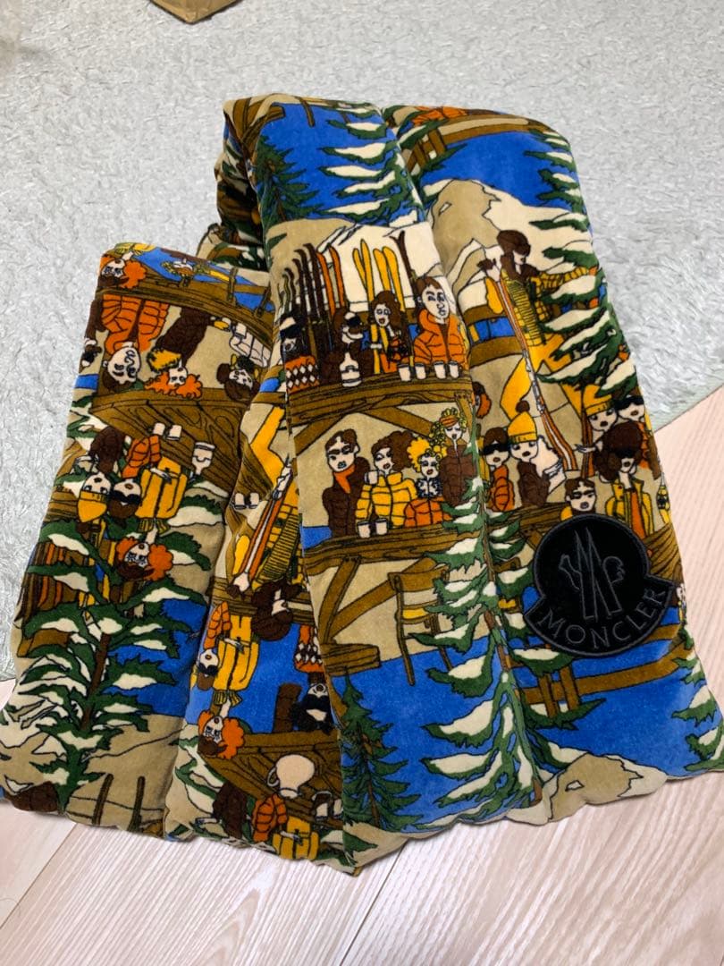 ⭐︎いさん専用⭐︎MONCLER ダウンマフラー　モンクレール　本物です⭐︎