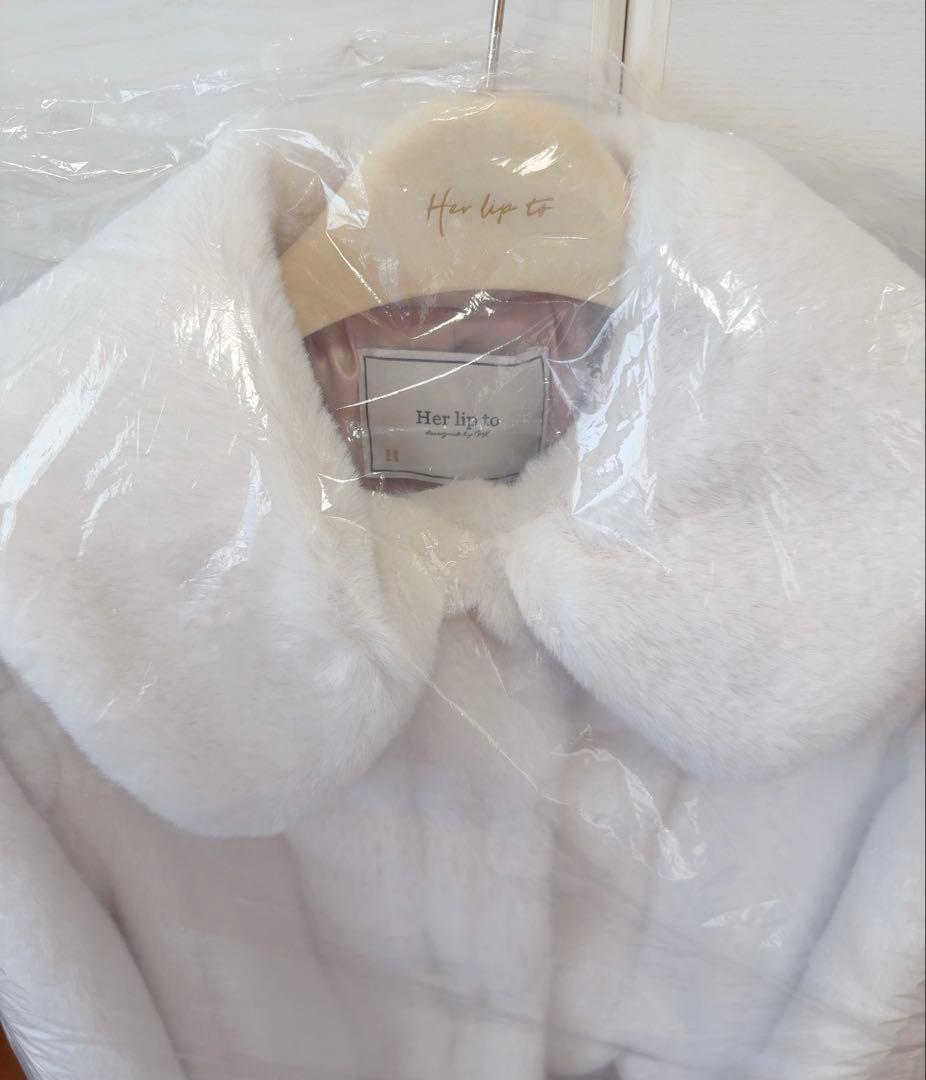 ジャケット・アウター herlipto Winter Love Faux Fur Coat 2024