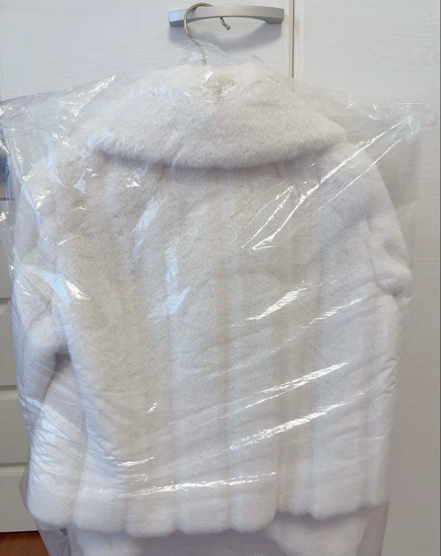 ジャケット・アウター herlipto Winter Love Faux Fur Coat 2024