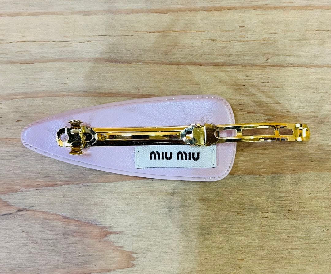 美品 miu miu ミュウミュウ ロゴ ヘアバレッタ ピンク