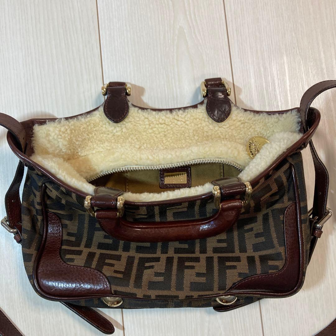 FENDI フェンディ バッグ ズッカ ムートン ショルダー 斜め掛け2WAY