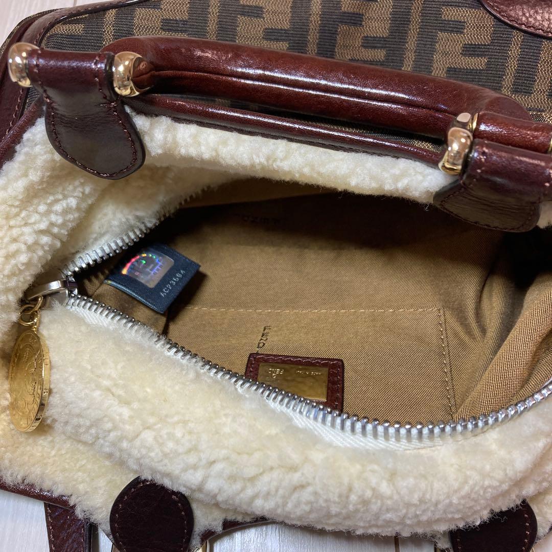 FENDI フェンディ バッグ ズッカ ムートン ショルダー 斜め掛け2WAY