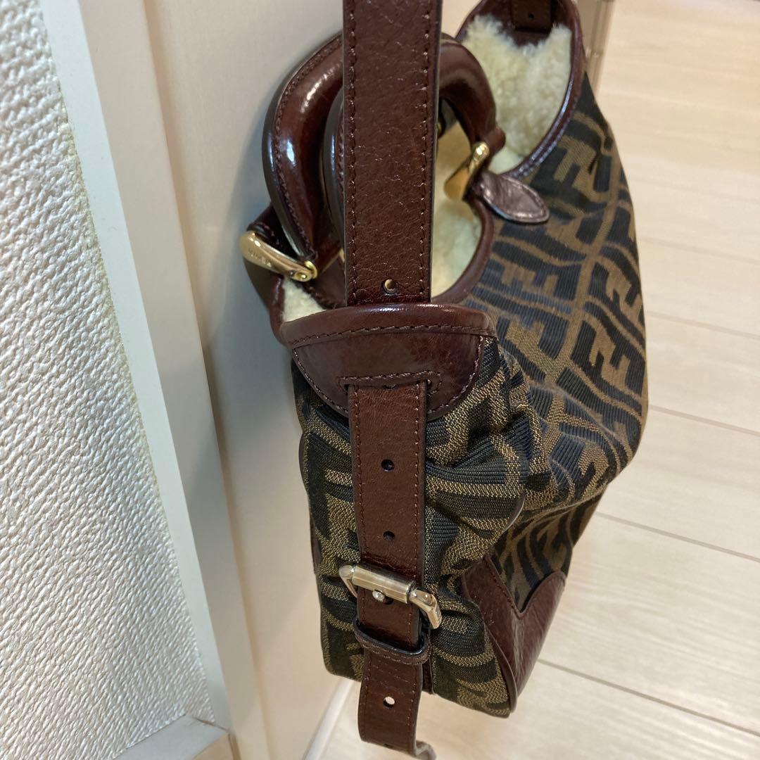 FENDI フェンディ バッグ ズッカ ムートン ショルダー 斜め掛け2WAY