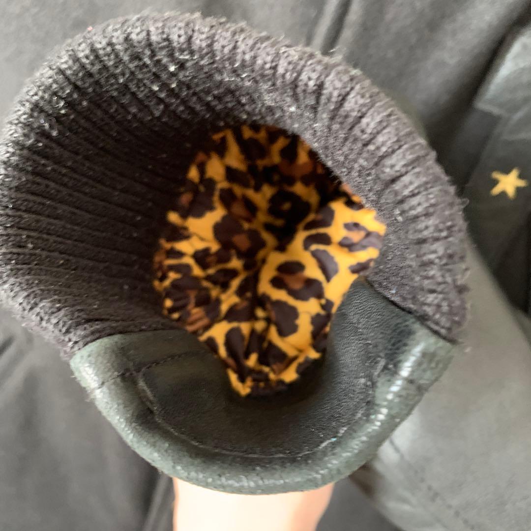 NEW ERA ニューエラ スタジャン レザー 黒 刺繍 裏地ヒョウ柄 L