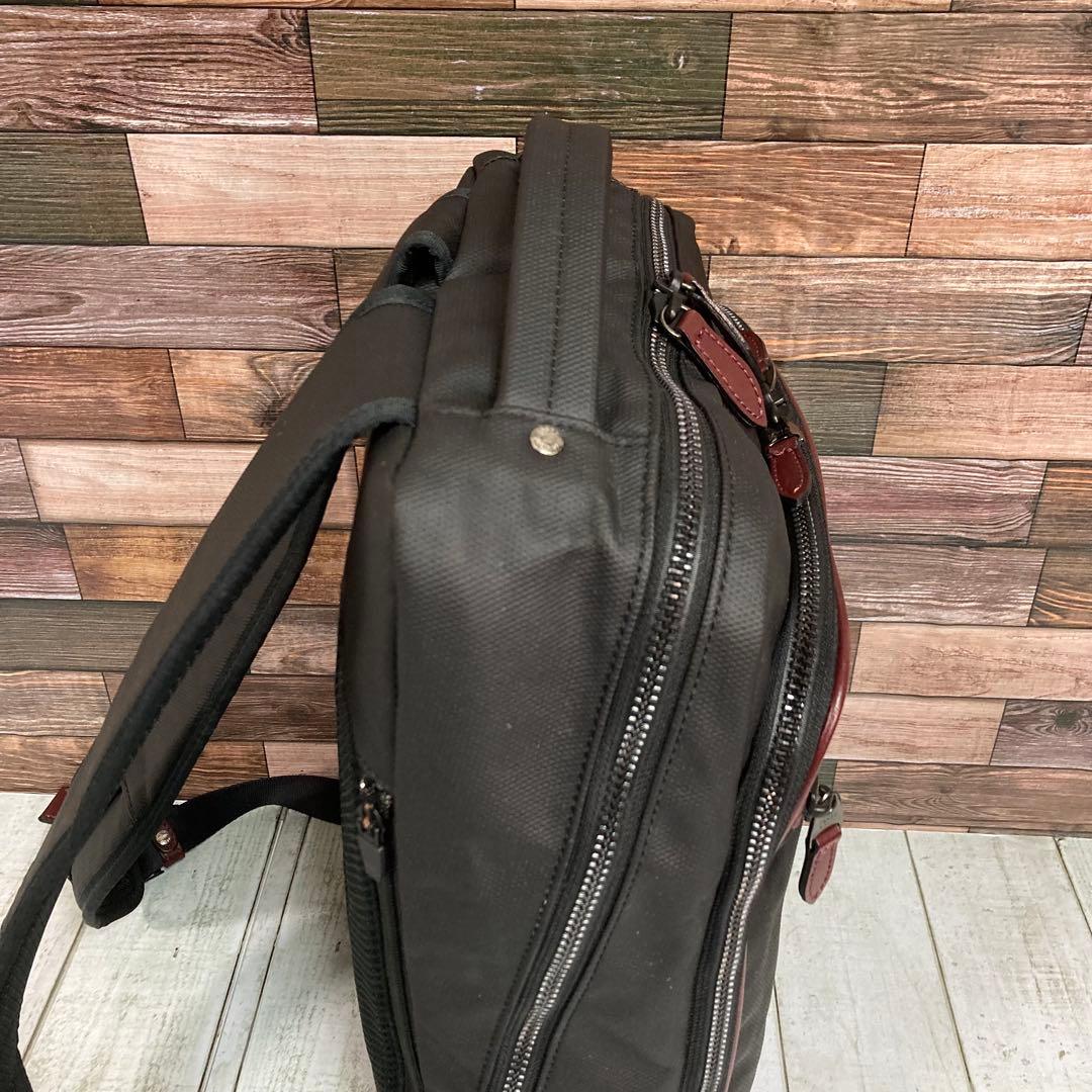 ✨極美品✨　タケオキクチ　現行品　B4可　PC収納　バックパック　ブラック　黒