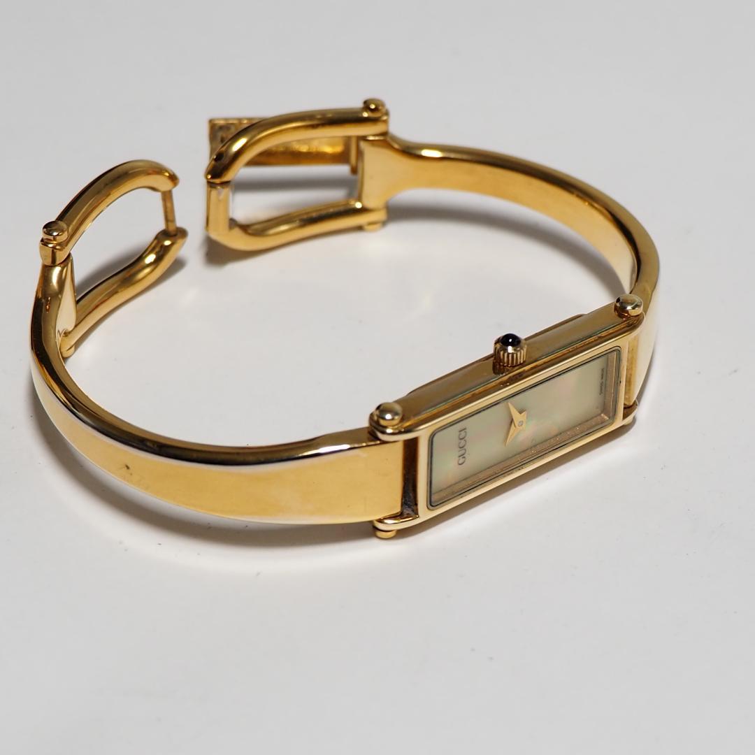 美品 グッチ GUCCI 1500L バングルウォッチ シェル 腕時計 H558