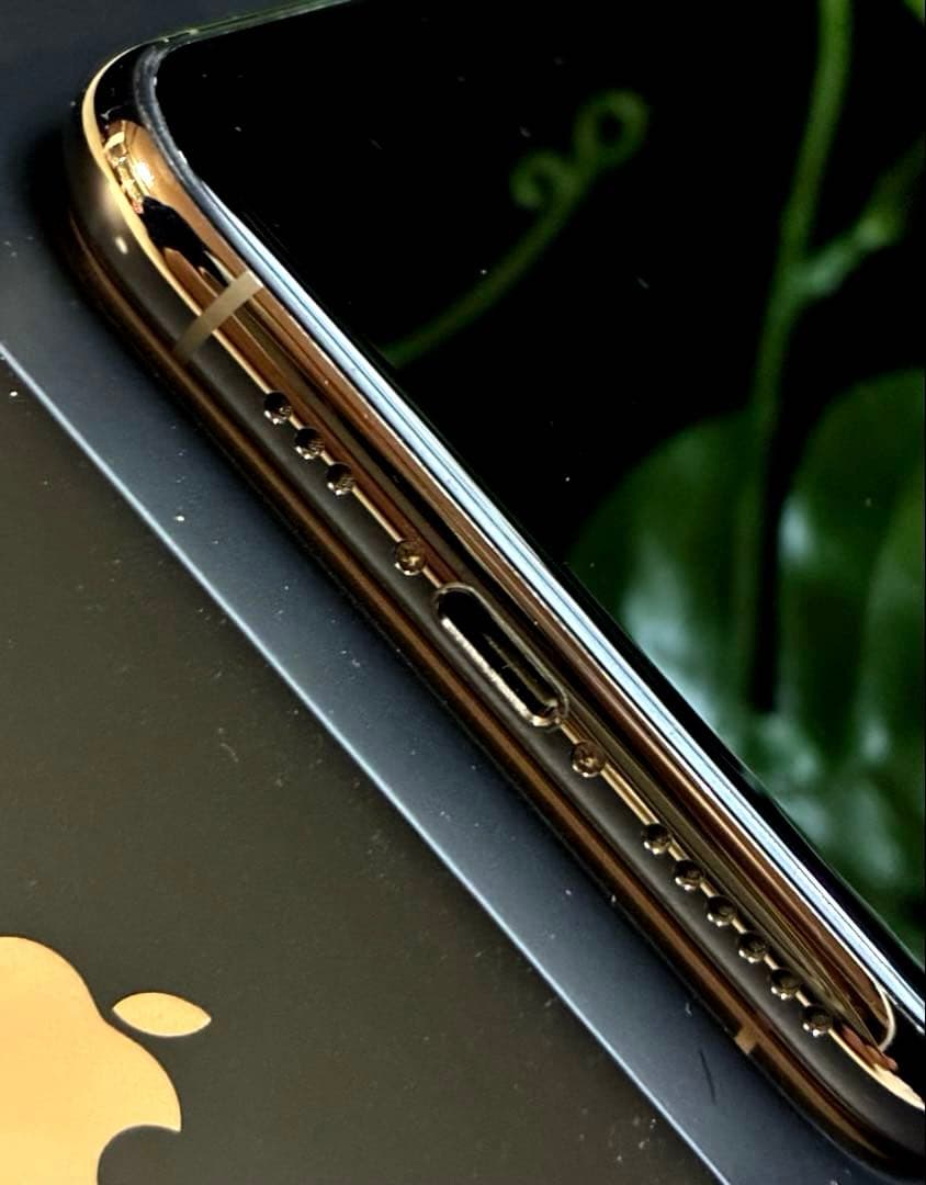 iPhone 11 Pro 64GB ゴールド 美品です。