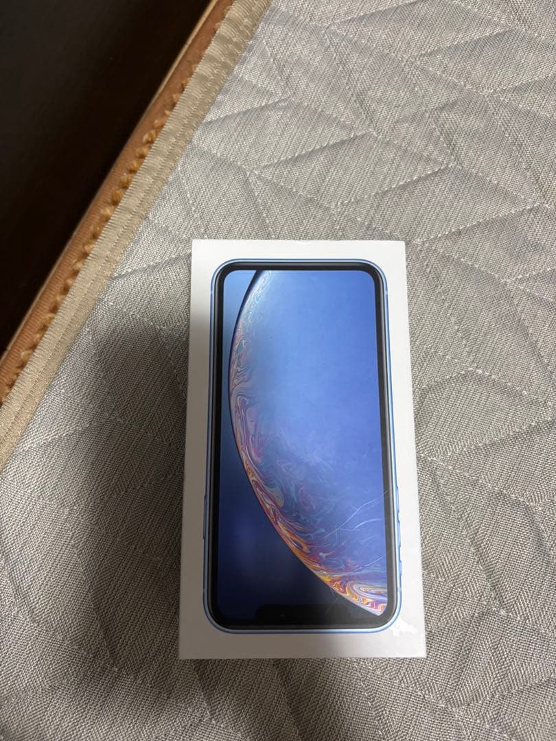 iPhone XR ブルー　au simロック解除済み バッテリー残量81%