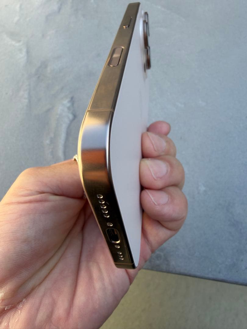 iPhone 16 Pro 256 デザートチタニウム SIMフリー ケース付き