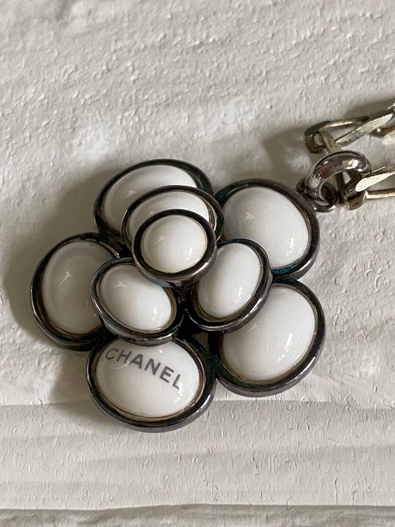 CHANEL カメリアネックレス　ホワイト