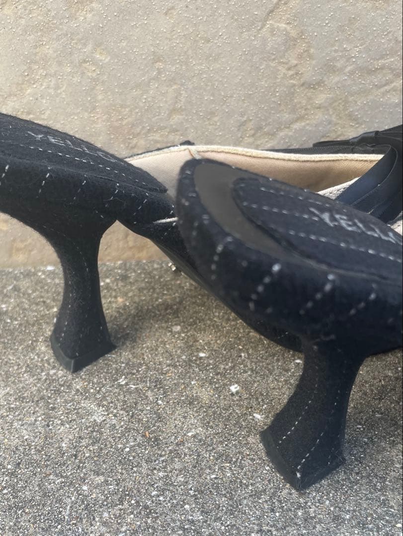 YELLO ブラック レースアップヒール