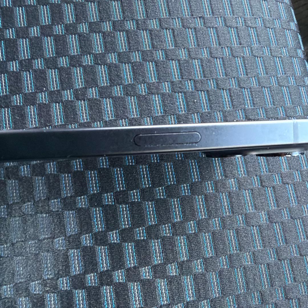 iPhone15本体 バッテリー84% 画面割れなし