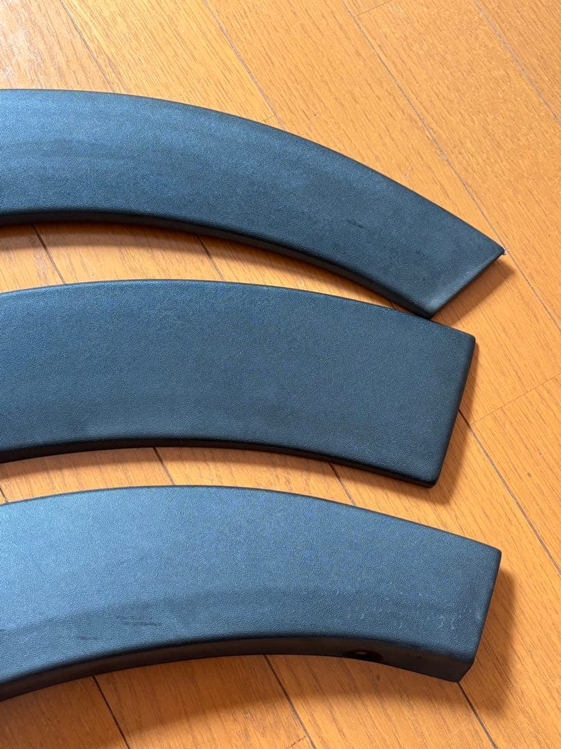 キャラバンNV350用オーバーダウンフェンダートリム