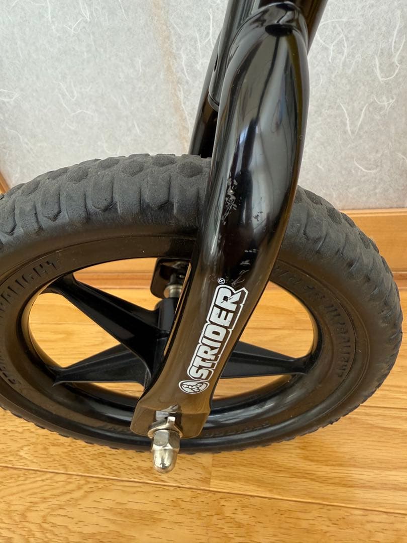 ダーン様⭐︎ストライダー　スポーツ　12インチ　黄色　ヘルメット付き