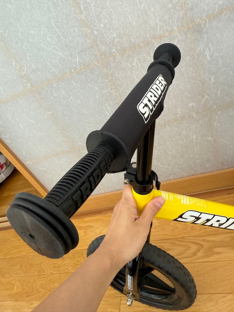 ダーン様⭐︎ストライダー　スポーツ　12インチ　黄色　ヘルメット付き