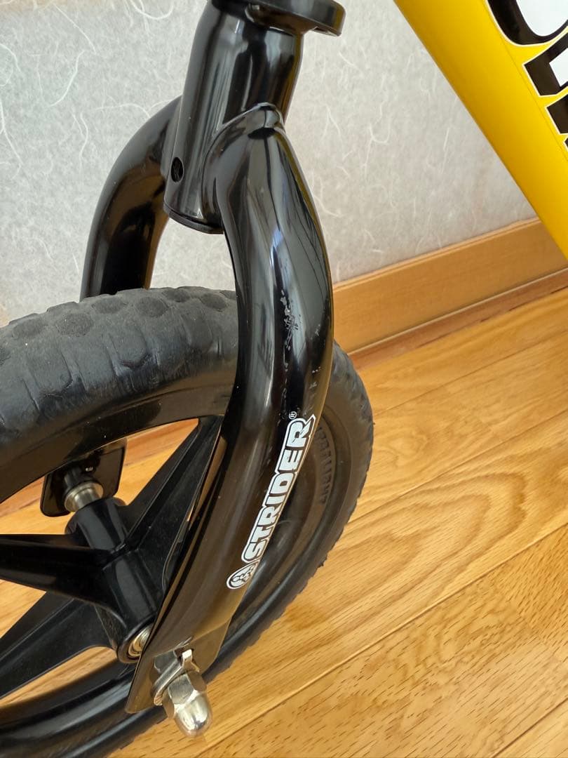 ダーン様⭐︎ストライダー　スポーツ　12インチ　黄色　ヘルメット付き