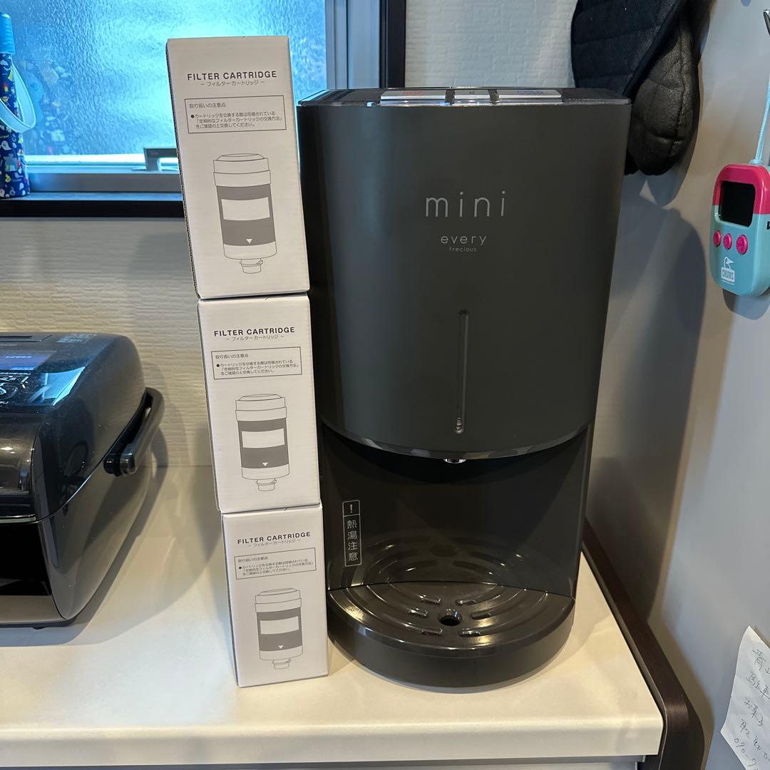 every frecious mini ウォーターサーバー　カートリッジ3つ付き