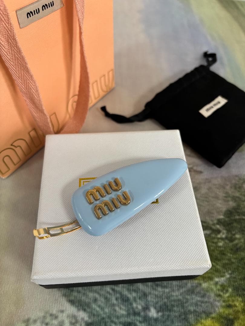 水色 miu miu ヘアクリップ