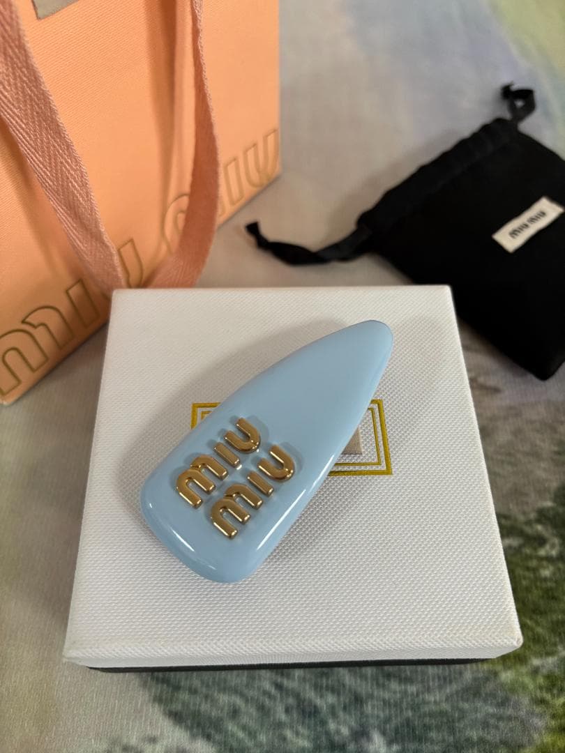 水色 miu miu ヘアクリップ