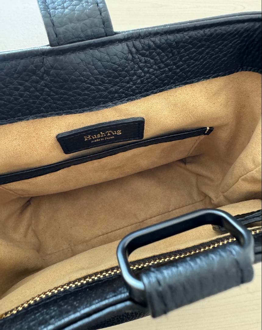 Hush Tug 巾着レザーバッグ ブラック