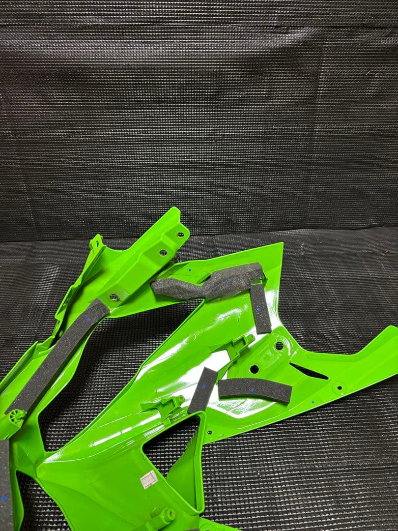 Kawasaki Ninja ZX-25R 純正アッパーカウル