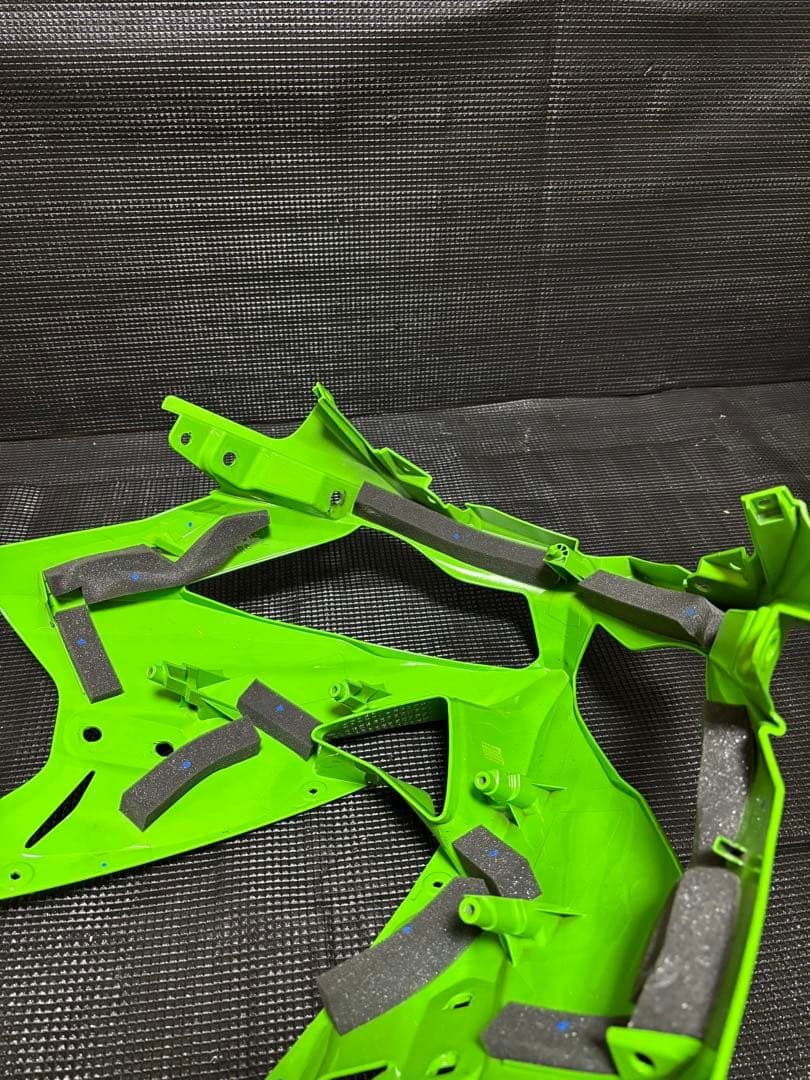 Kawasaki Ninja ZX-25R 純正アッパーカウル