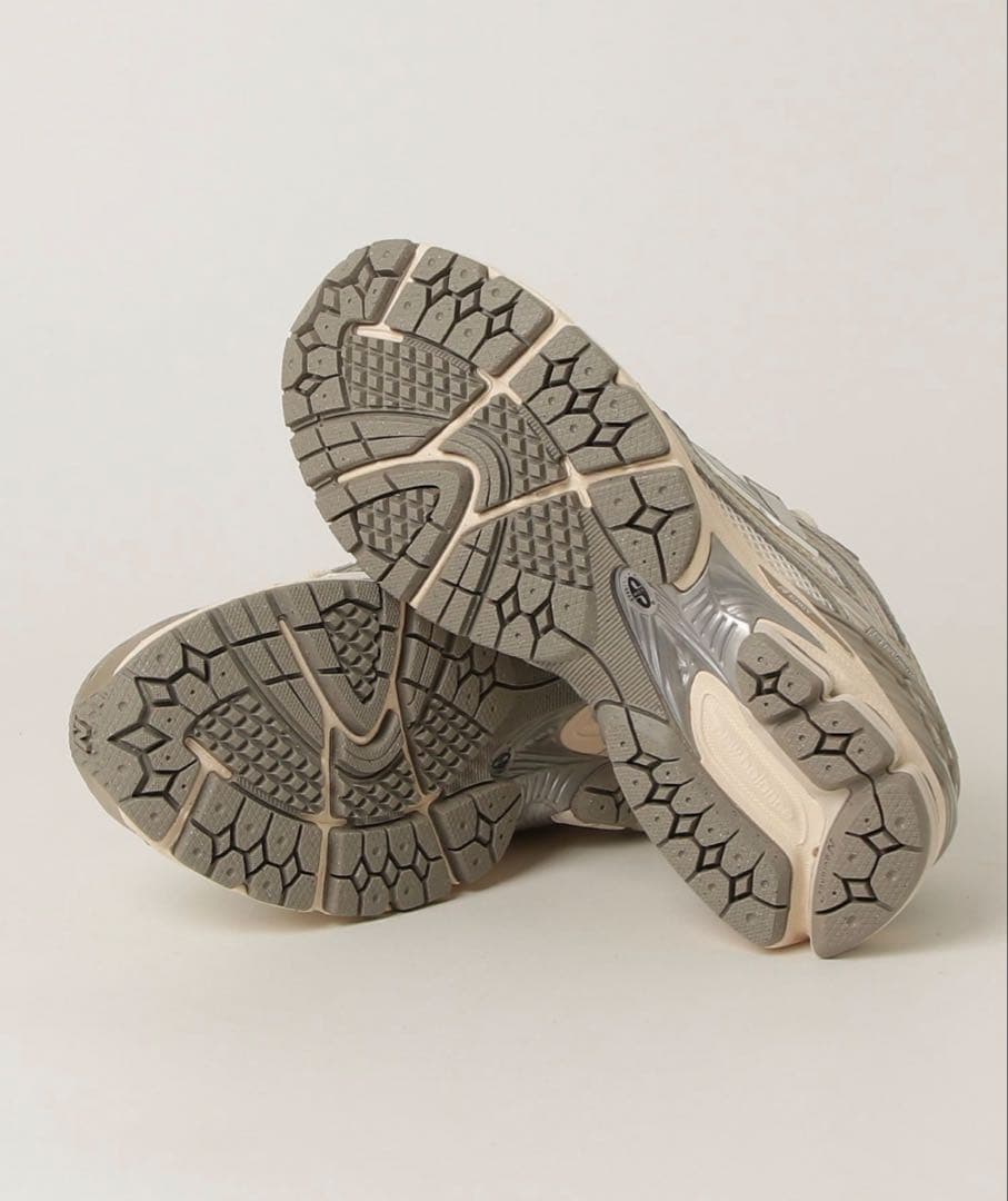 【新品未使用】New Balance1906R ゴールド スニーカー23.5