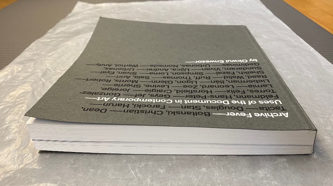 洋書希少）Archive Fever（展覧会図録）、2008年。