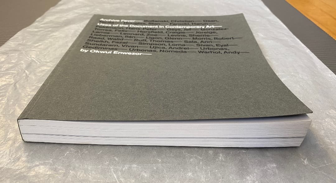 洋書希少）Archive Fever（展覧会図録）、2008年。