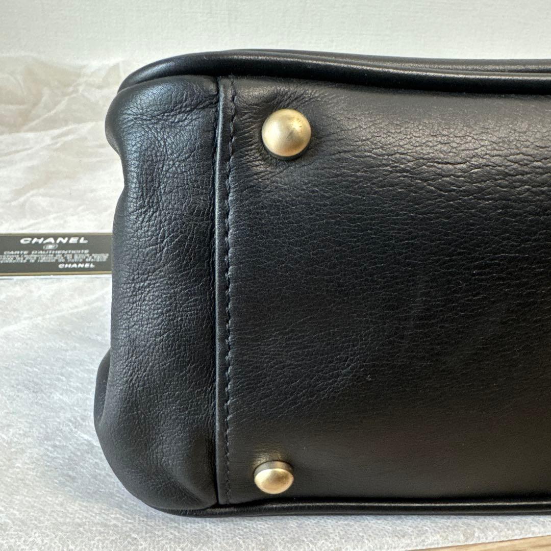 CHANEL カメリア ロゴ ショルダーバッグ レザー ブラック