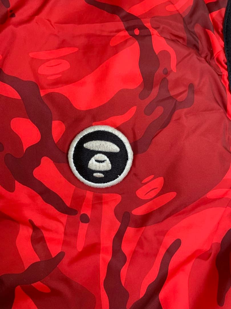 エイプ フード付きリバーシブルダウンベスト 黒 赤迷彩　ＸＬ