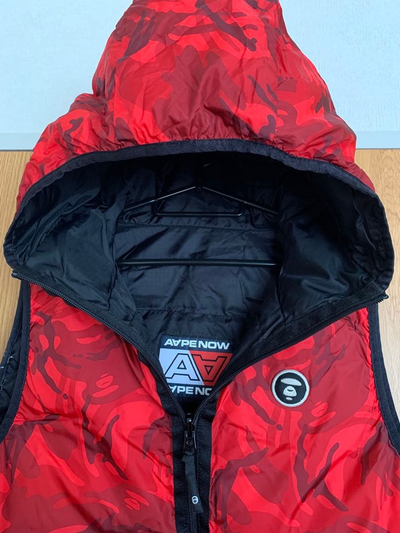 エイプ フード付きリバーシブルダウンベスト 黒 赤迷彩　ＸＬ