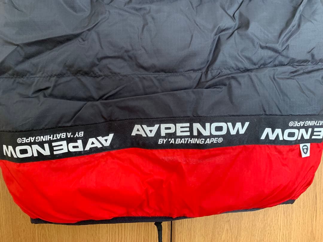 エイプ フード付きリバーシブルダウンベスト 黒 赤迷彩　ＸＬ
