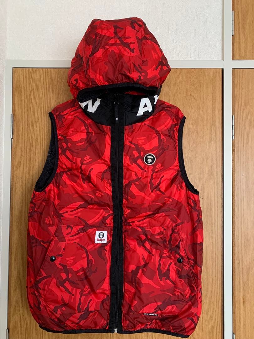 エイプ フード付きリバーシブルダウンベスト 黒 赤迷彩　ＸＬ