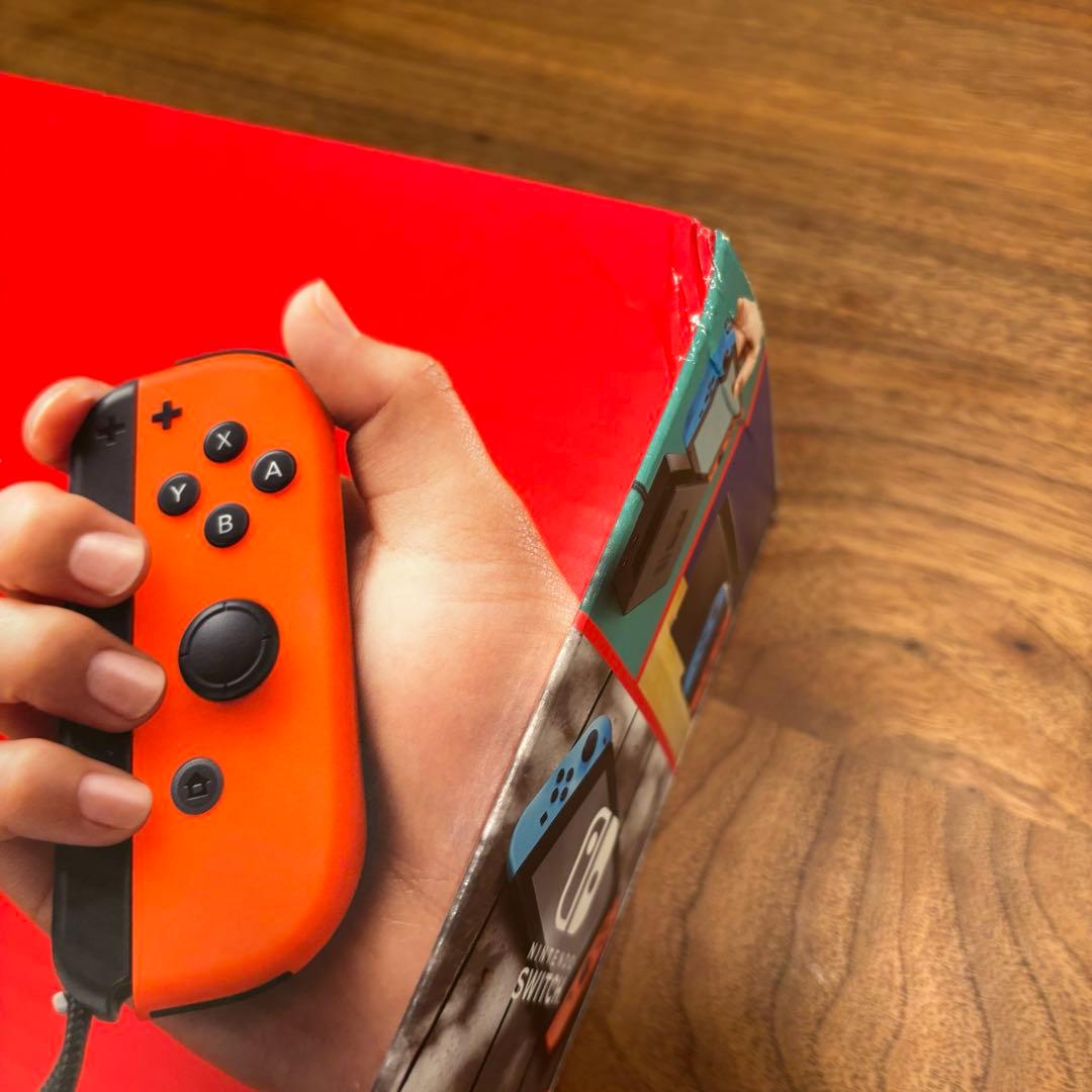 【新品】任天堂　switch スイッチ　本体　未使用　青　赤