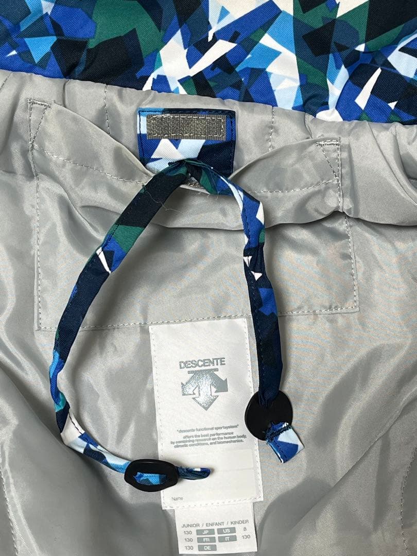 【美品】デサント スキーウェア 130 ジュニア 上下セット サイズ調節機能付