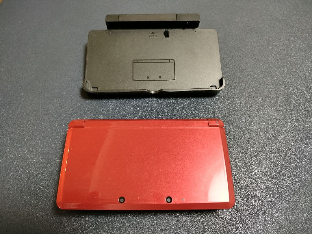 ニンテンドー3DS メタリックレッド