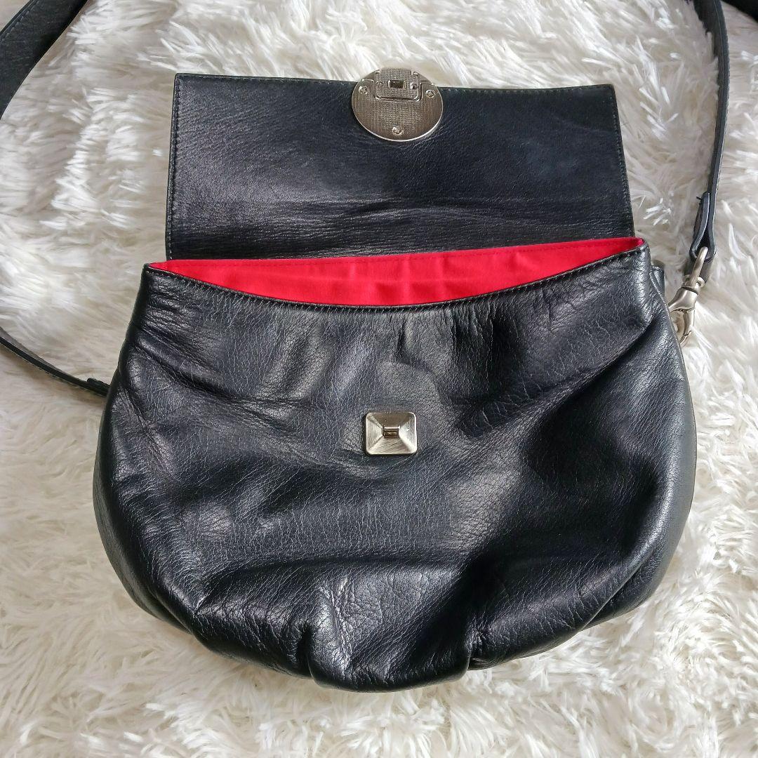 カワカワ　ショルダーバック　レザー　ブラック　斜め掛け　クロスボディ