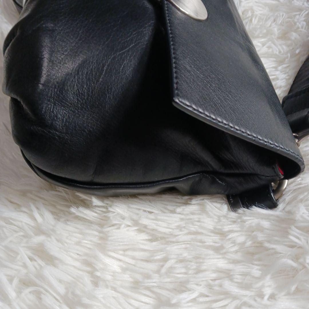 カワカワ　ショルダーバック　レザー　ブラック　斜め掛け　クロスボディ