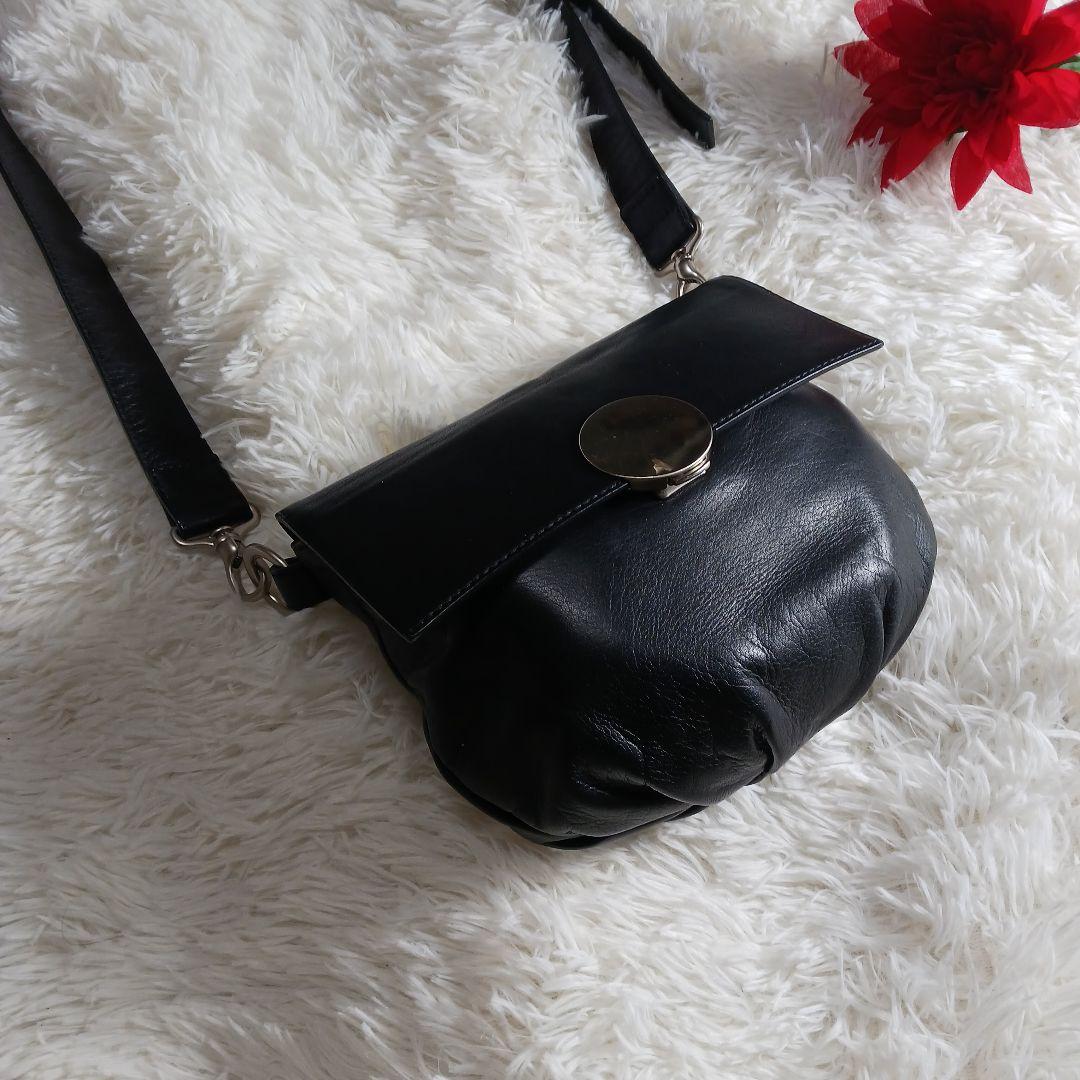 カワカワ　ショルダーバック　レザー　ブラック　斜め掛け　クロスボディ