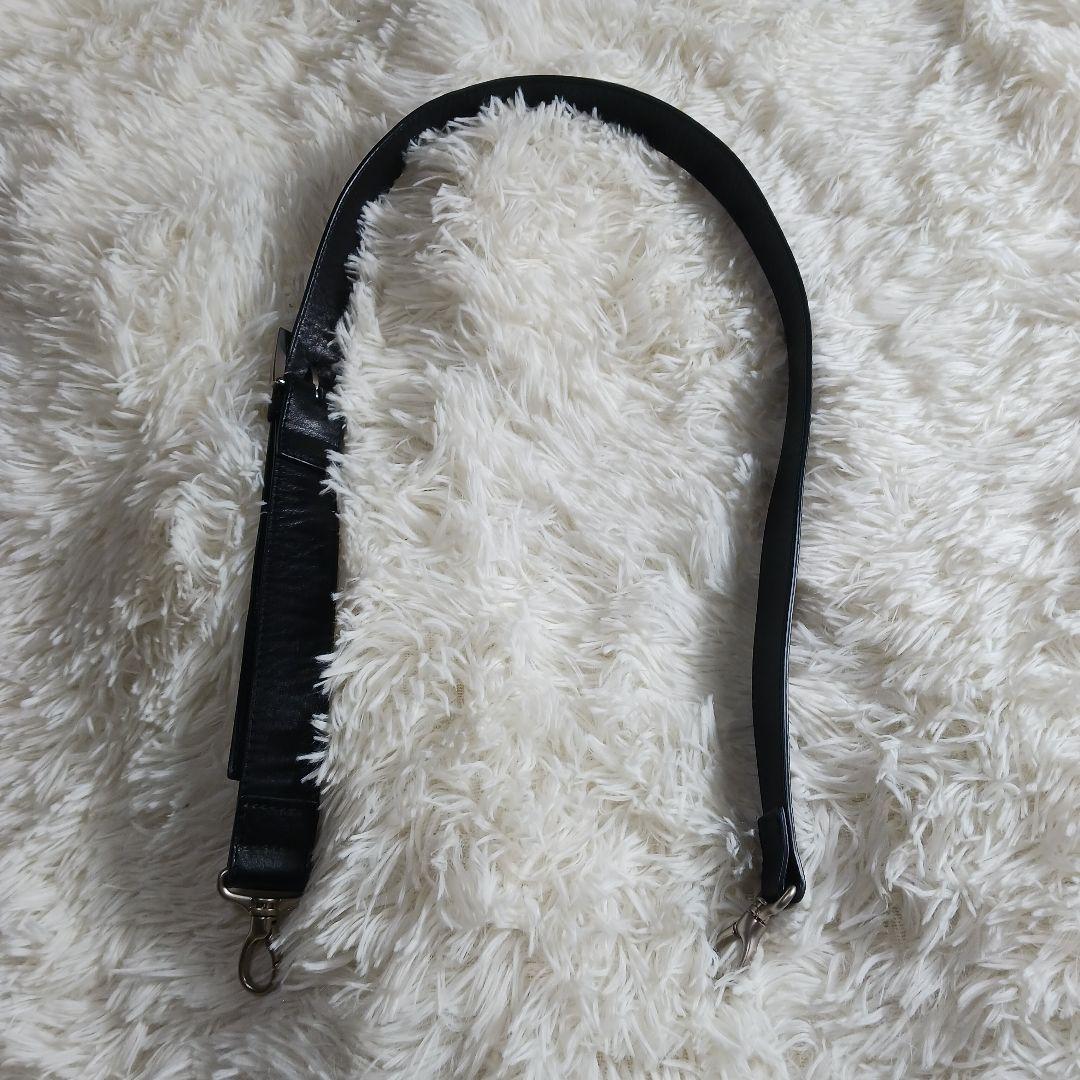 カワカワ　ショルダーバック　レザー　ブラック　斜め掛け　クロスボディ