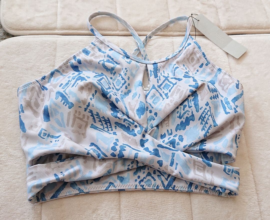 新品 ジュリエ おしゃれなアート柄 上下セット