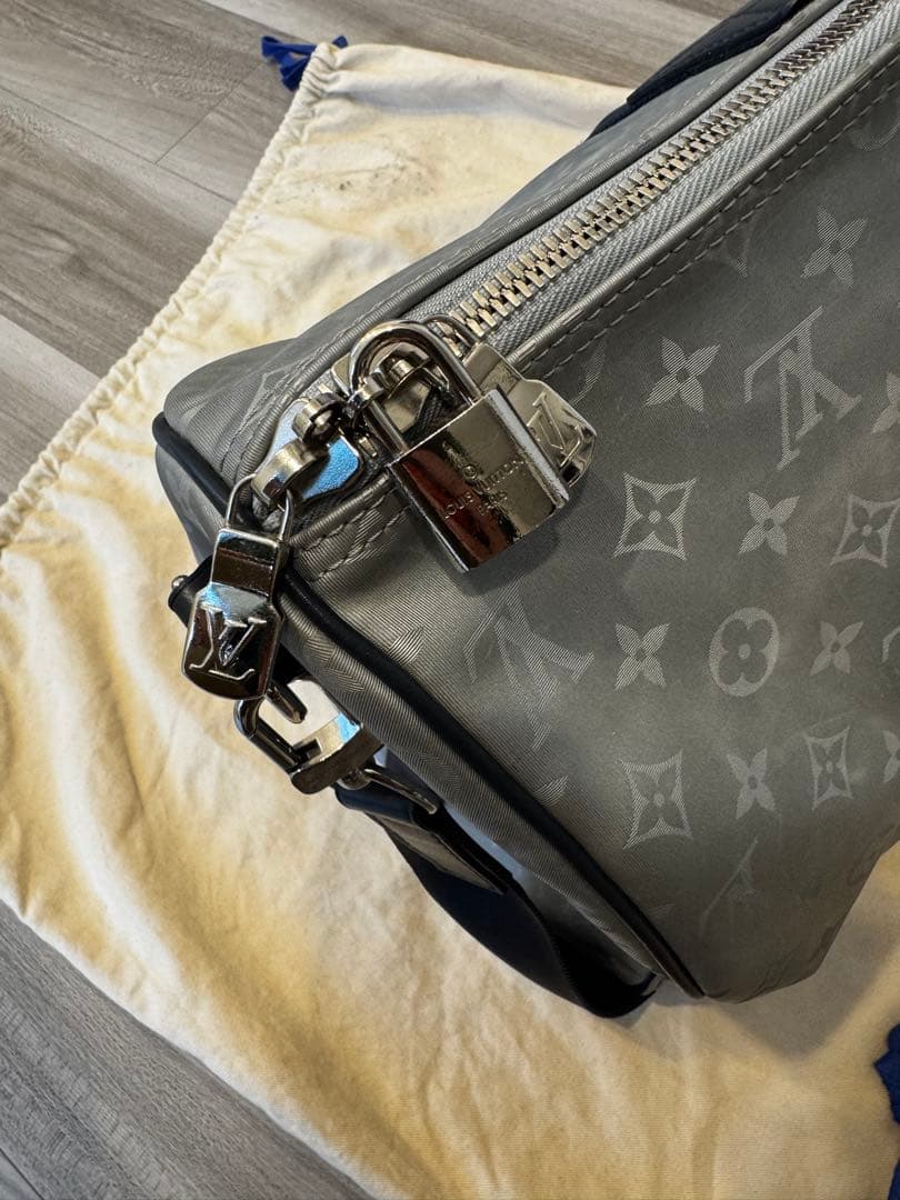 LOUIS VUITTONモノグラムサテライト キーボルバンドリエール50バッグ