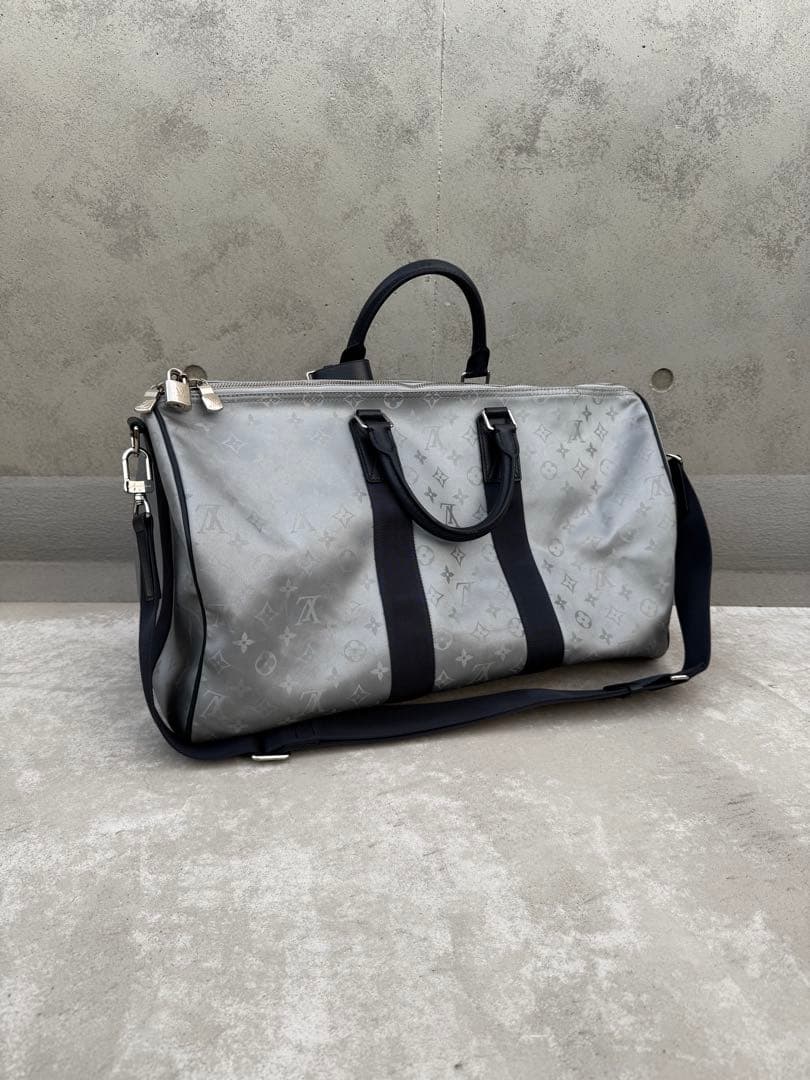 LOUIS VUITTONモノグラムサテライト キーボルバンドリエール50バッグ