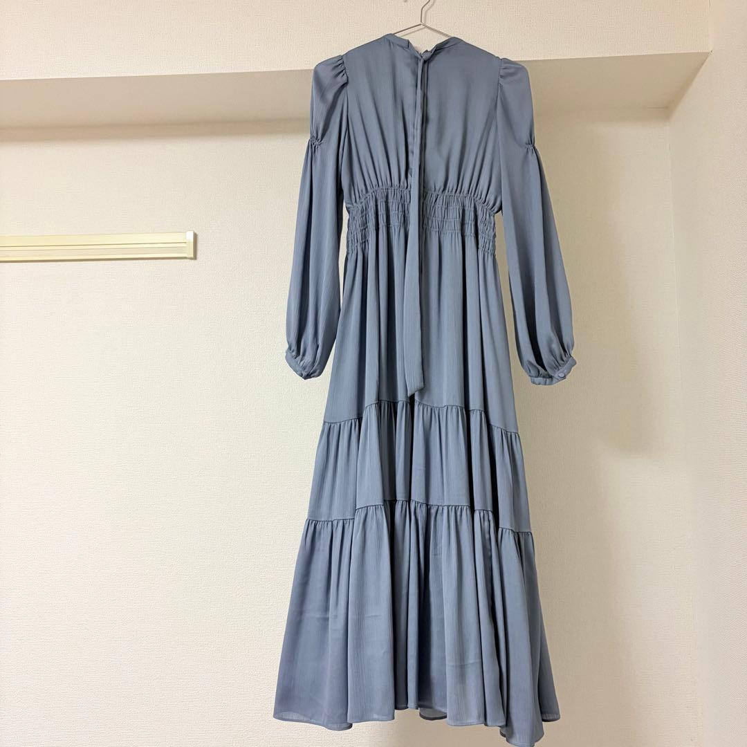 ワンピース herlipto Back Ribbon Tiered Satin Dress