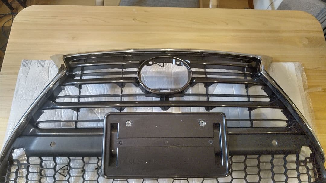 レクサス　NX　前期グリル　 外周メッキモールディング付