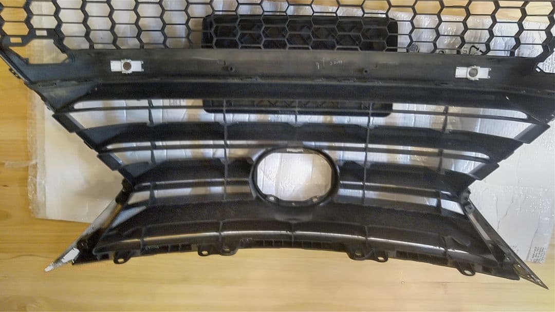 レクサス　NX　前期グリル　 外周メッキモールディング付